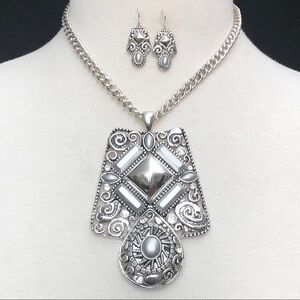 Chunky Abstract Silver Pendant Necklace Set